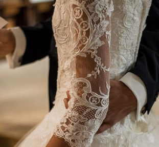 Dentelle de Calais, robe de mariée création Bandi, ellesemarie.ch