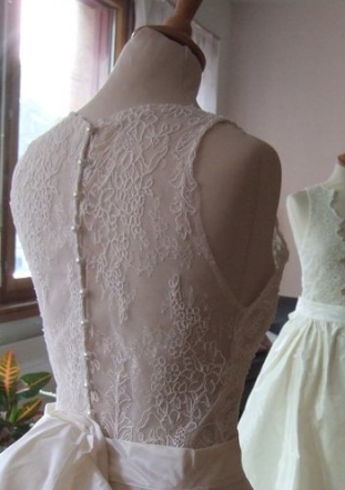 Dentelle de Calais robe de mariée Bandi, l'Atelier du mariage Suisse